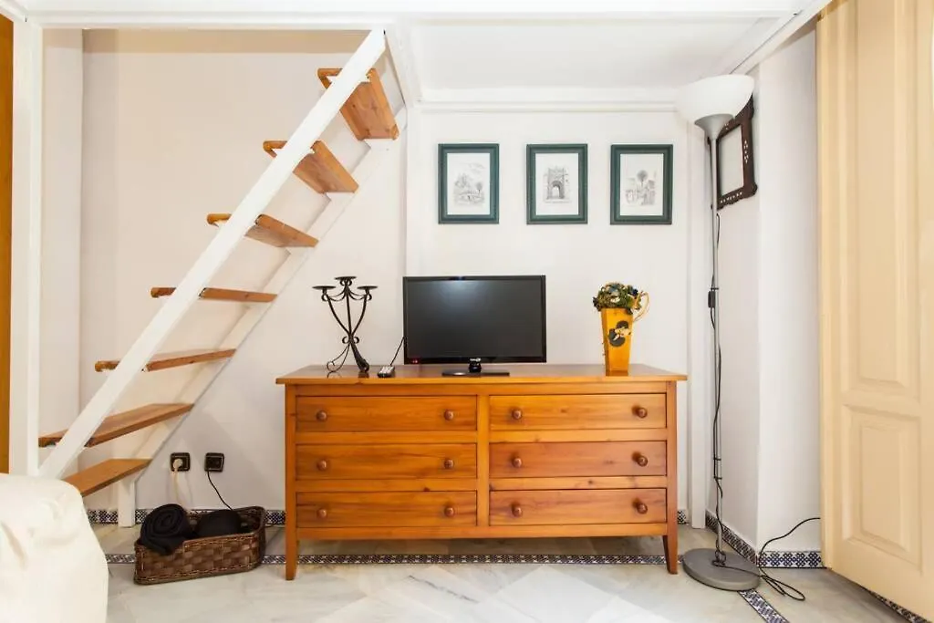 Apartamento LOFT CON ENCANTO en Casa Palacio JUNTO CATEDRAL WIFI Sevilla España