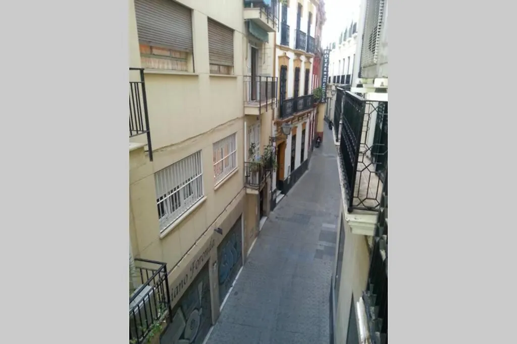 LOFT CON ENCANTO en Casa Palacio JUNTO CATEDRAL WIFI Sevilla